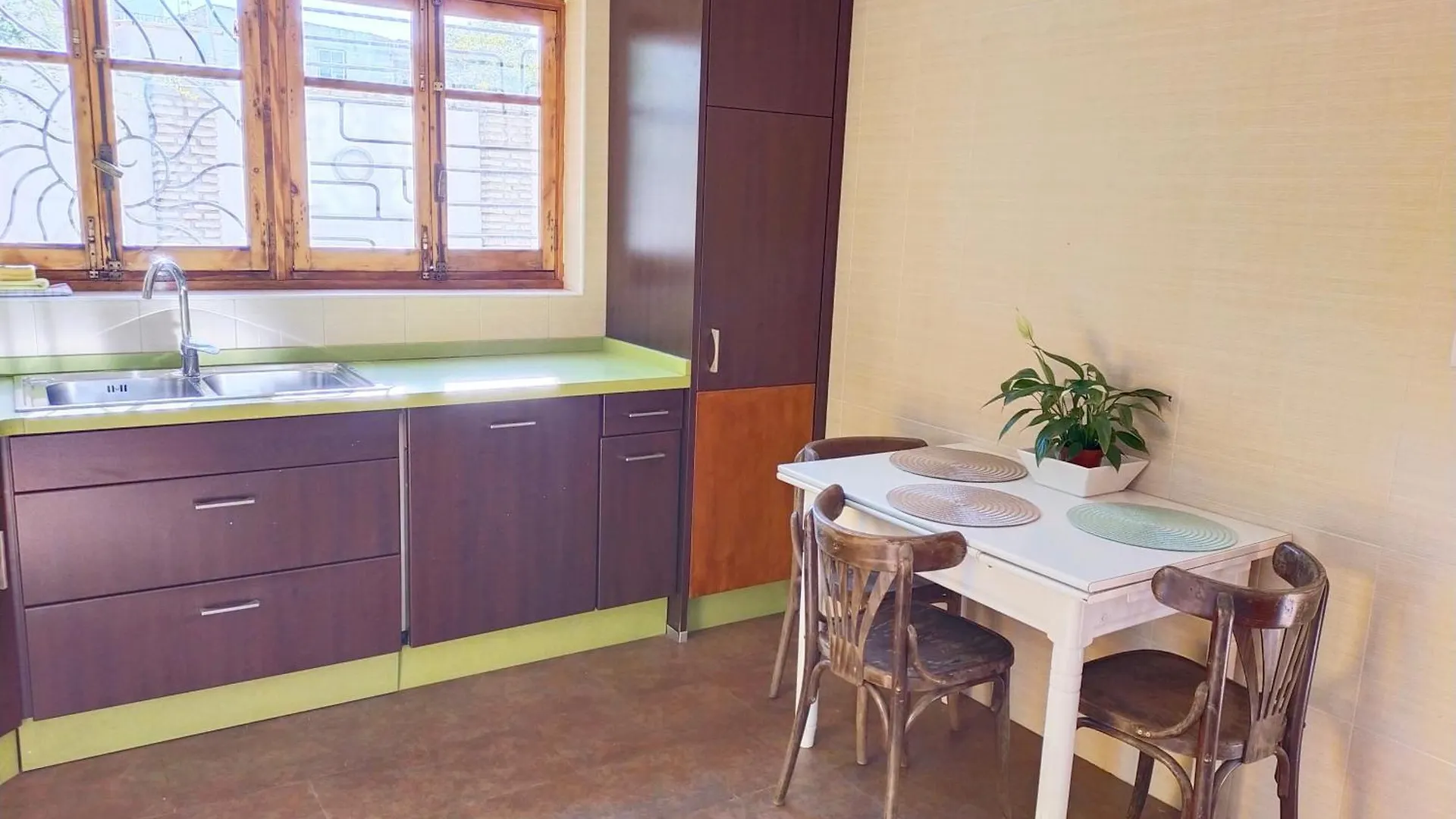 Preciosa Casa Grande Con Patio En Sevilla 8Pax Holiday home Seville